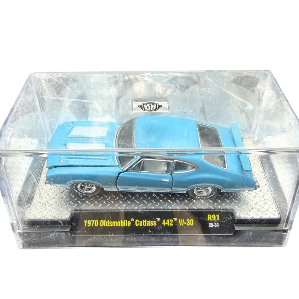 M2 Machines 1970 Oldsmobile Cutlass 442 W-30 Blue Diecast Car R91 1:64 Vintage